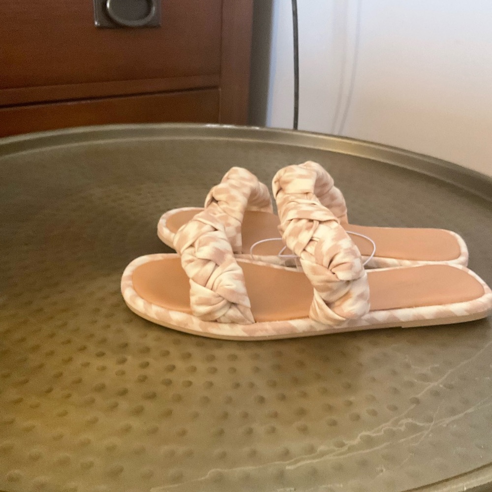 Universal Thread Knotted Sandals - Picture 5 of 9